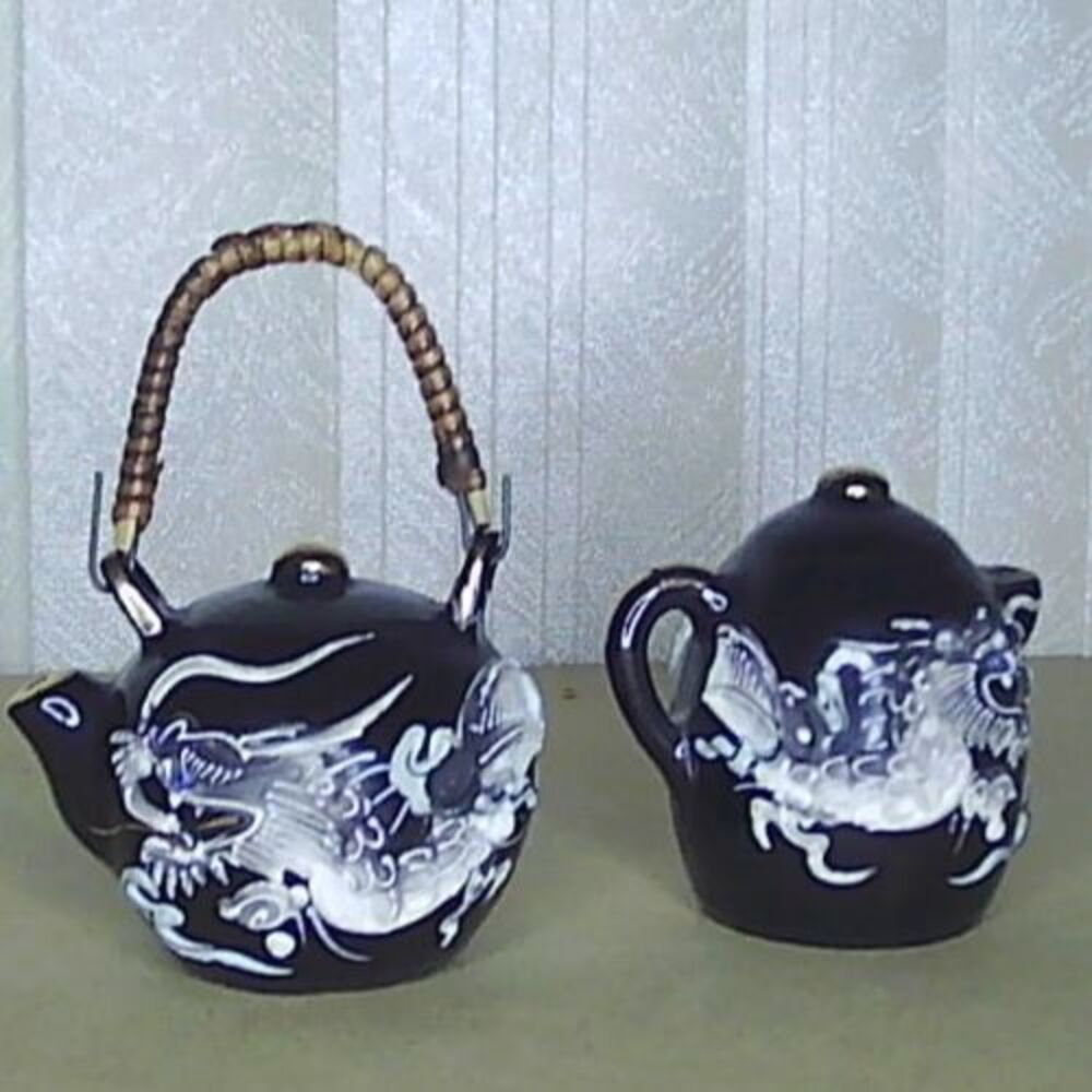 VTG TEA KETTLE DRAGONS SALT & PEPPER SHAKERS CERAMIC BLACK WHITE JAPAN TEAPOT
